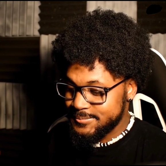 Meet your Posher, Julia - Picture 1 of 1